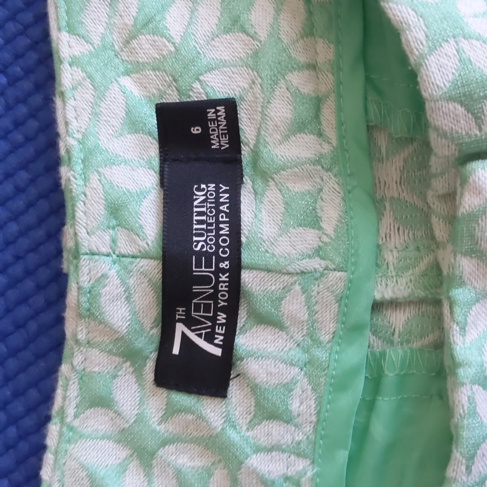Pattern Shorts - Picture 3 of 4